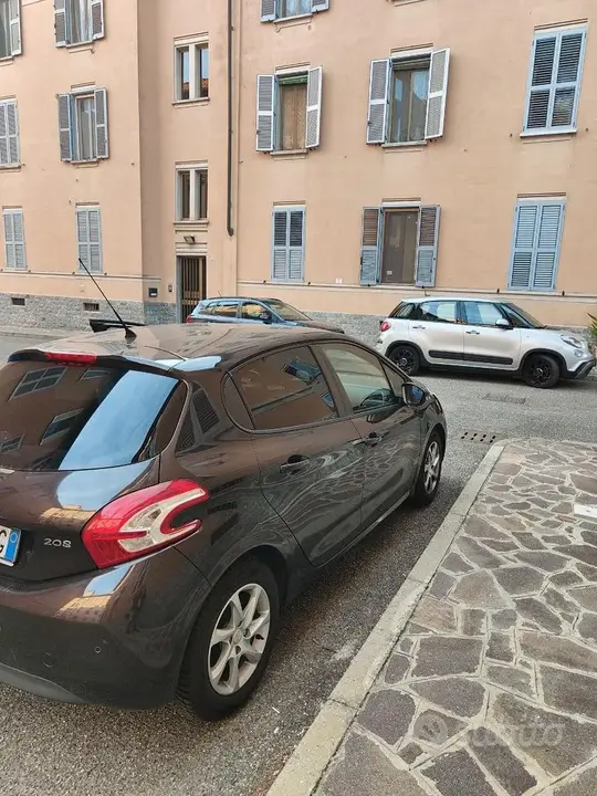 Peugeot 208 2013 photo 2