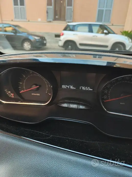 Peugeot 208 2013 photo 3