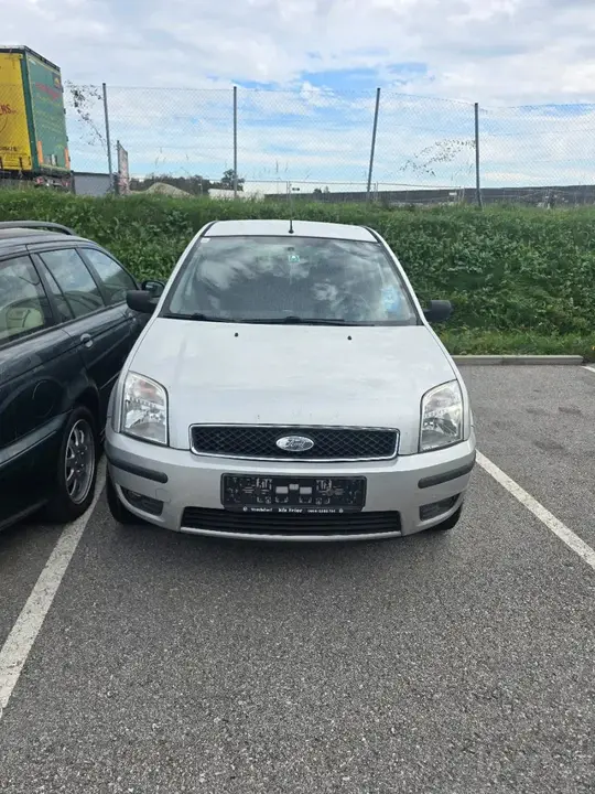 Ford Fusion 2004 photo 3