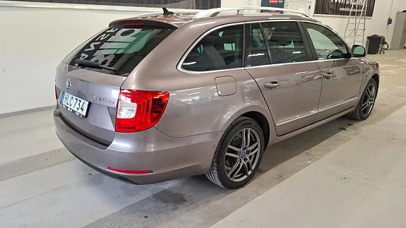 Skoda Superb 2014 photo 4