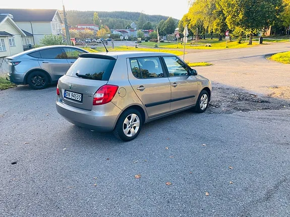 Skoda Fabia 2012 photo 5