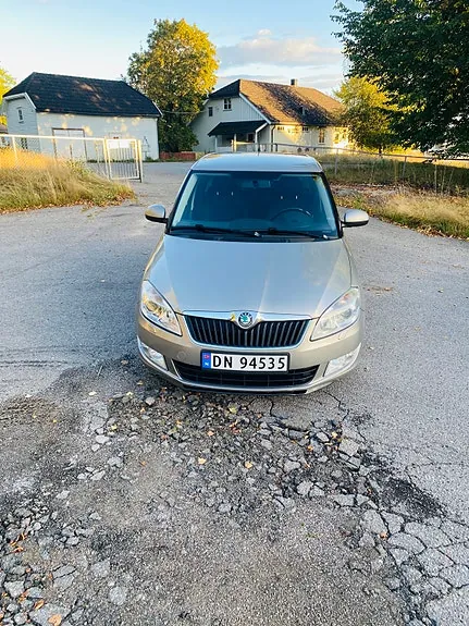Skoda Fabia 2012 photo 2