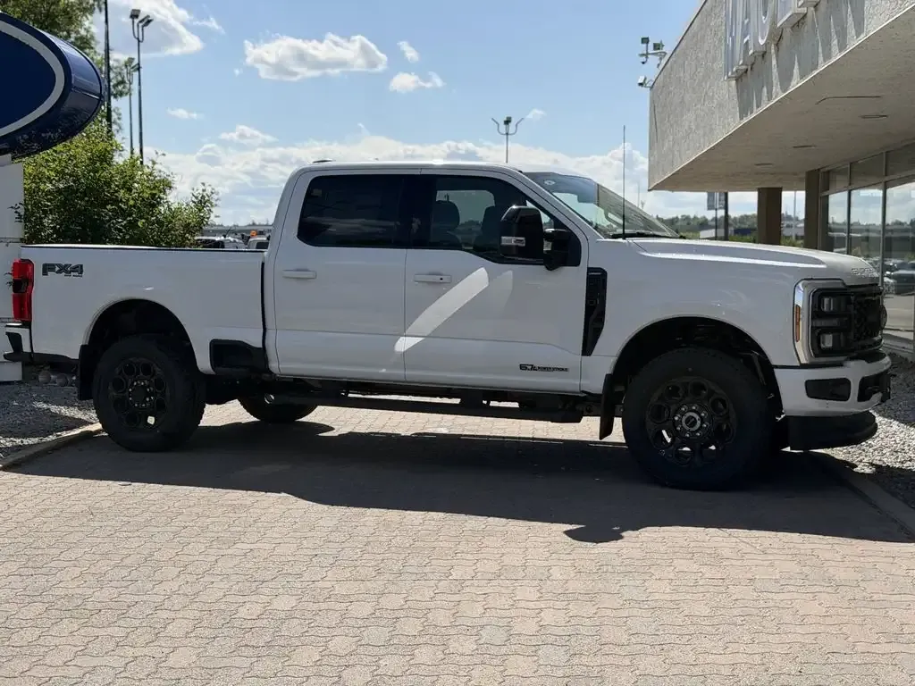 Ford F350 2026 photo 2