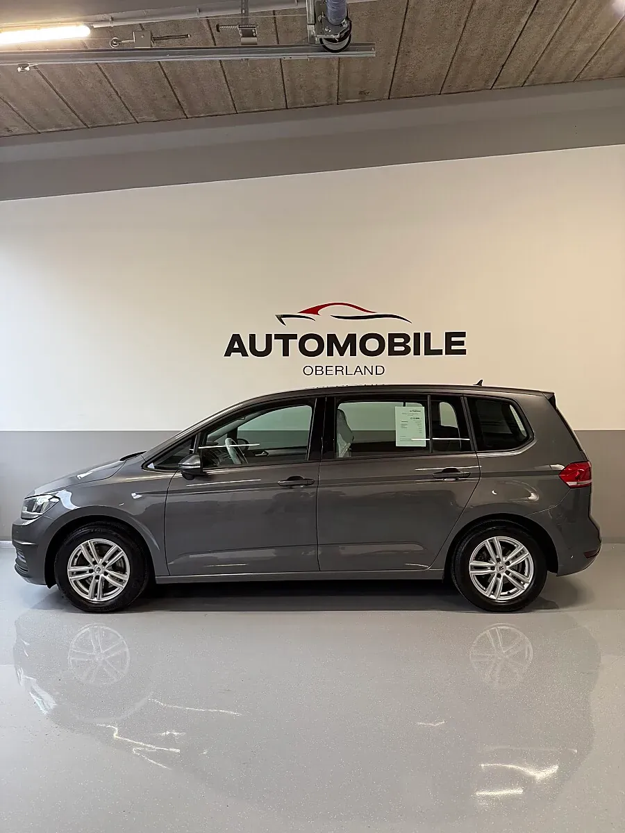 Volkswagen Touran 2017 photo 2