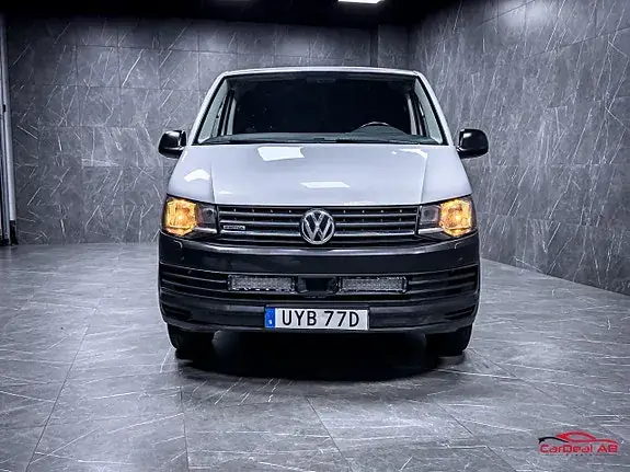 Volkswagen Transporter 2019 photo 2
