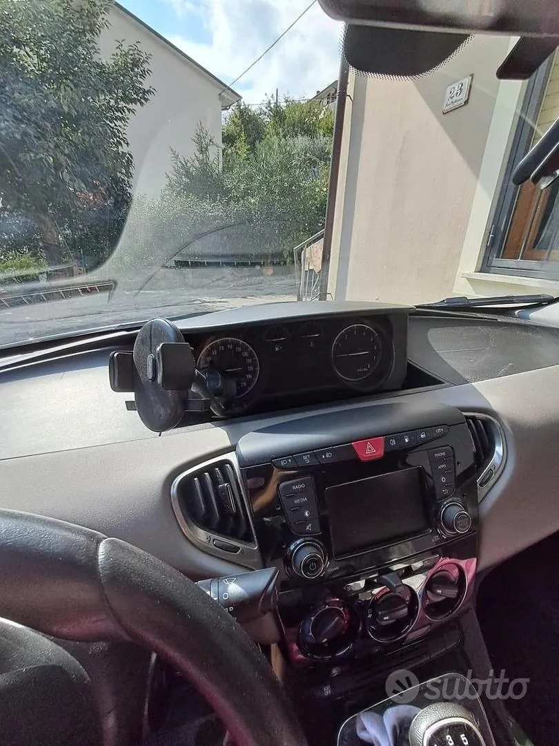 Lancia Ypsilon 2017 photo 5