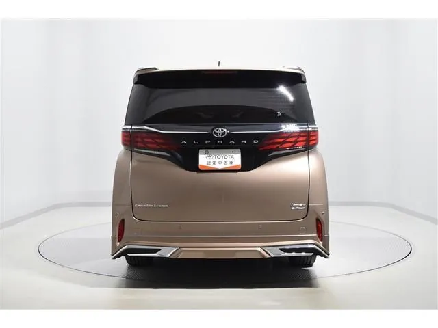 Toyota Alphard 2025 photo 5