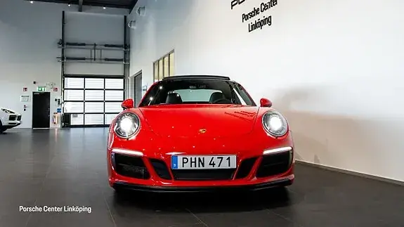 Porsche 911 Carrera 4 Gts
