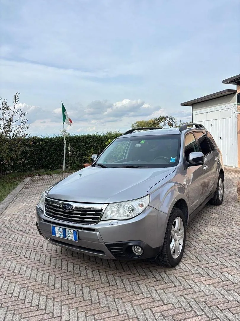 Subaru Forester 2010 photo 2