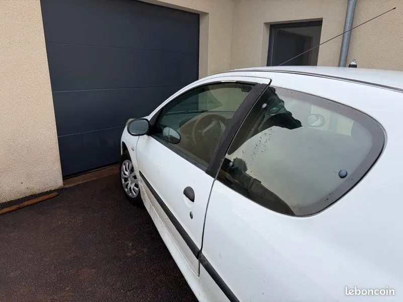 Peugeot 206 2009 photo 3