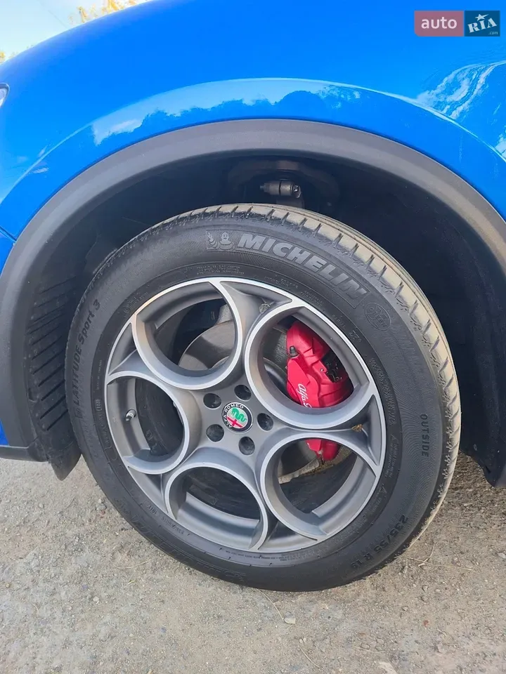 Alfa Romeo Stelvio 2017 photo 2