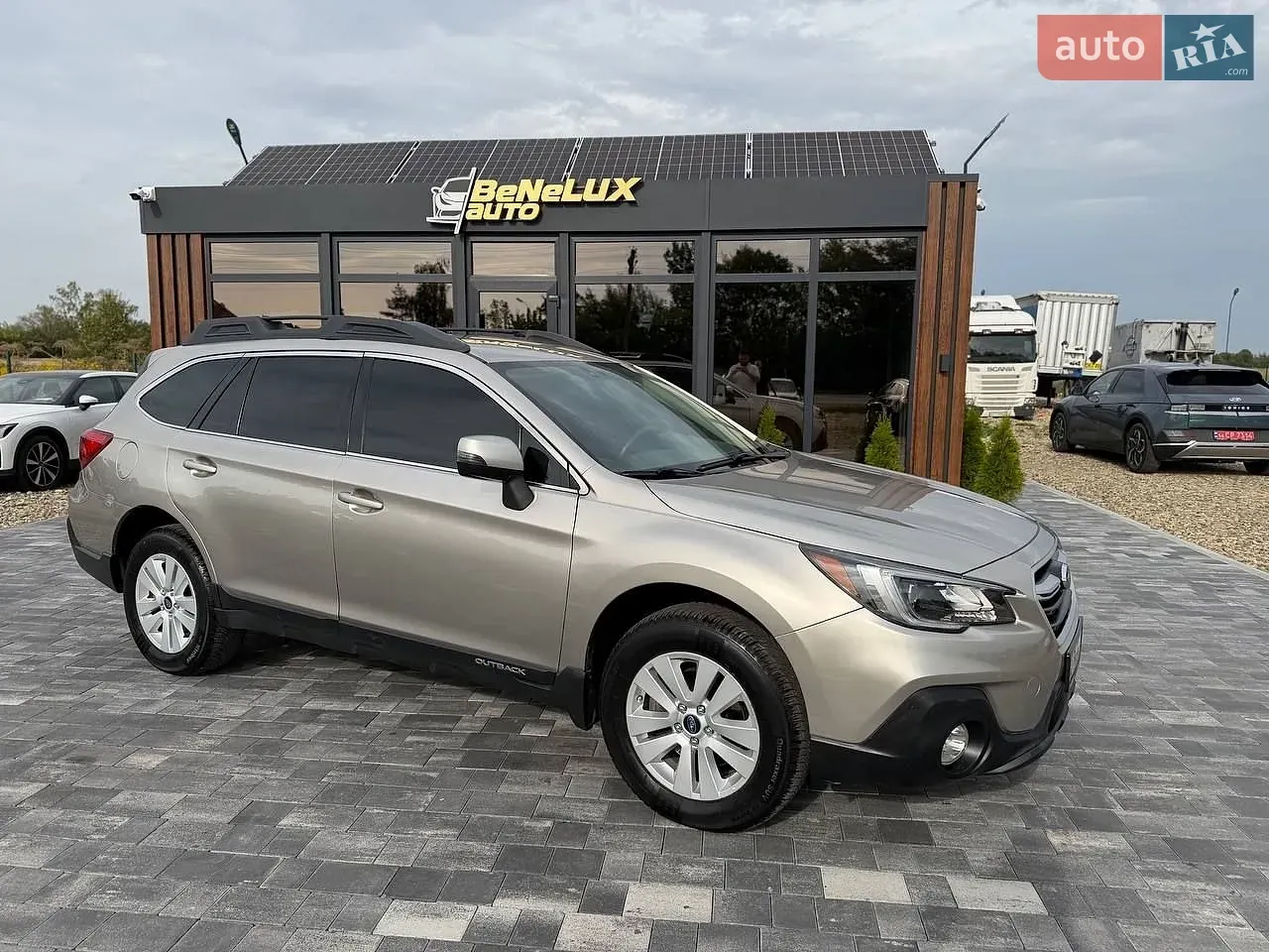 Subaru Outback 2018 photo 2
