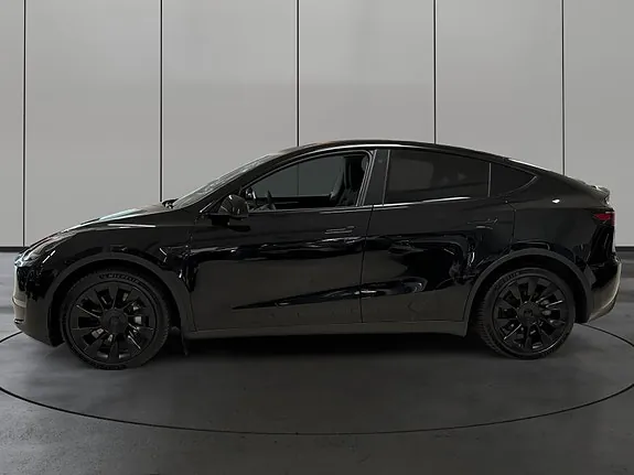 Tesla Model Y 2023 photo 2
