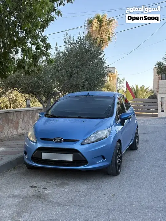 Ford Fiesta 2012 photo 2