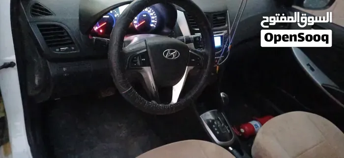 Hyundai Accent 2012 photo 4