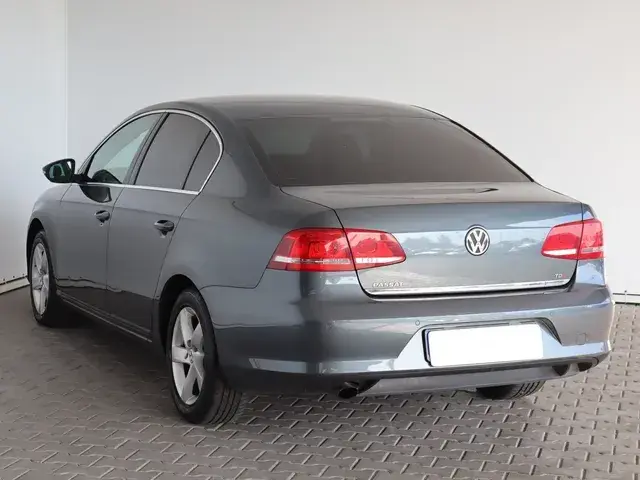 Volkswagen Passat 2011 photo 3