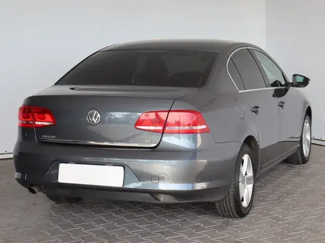 Volkswagen Passat 2011 photo 4
