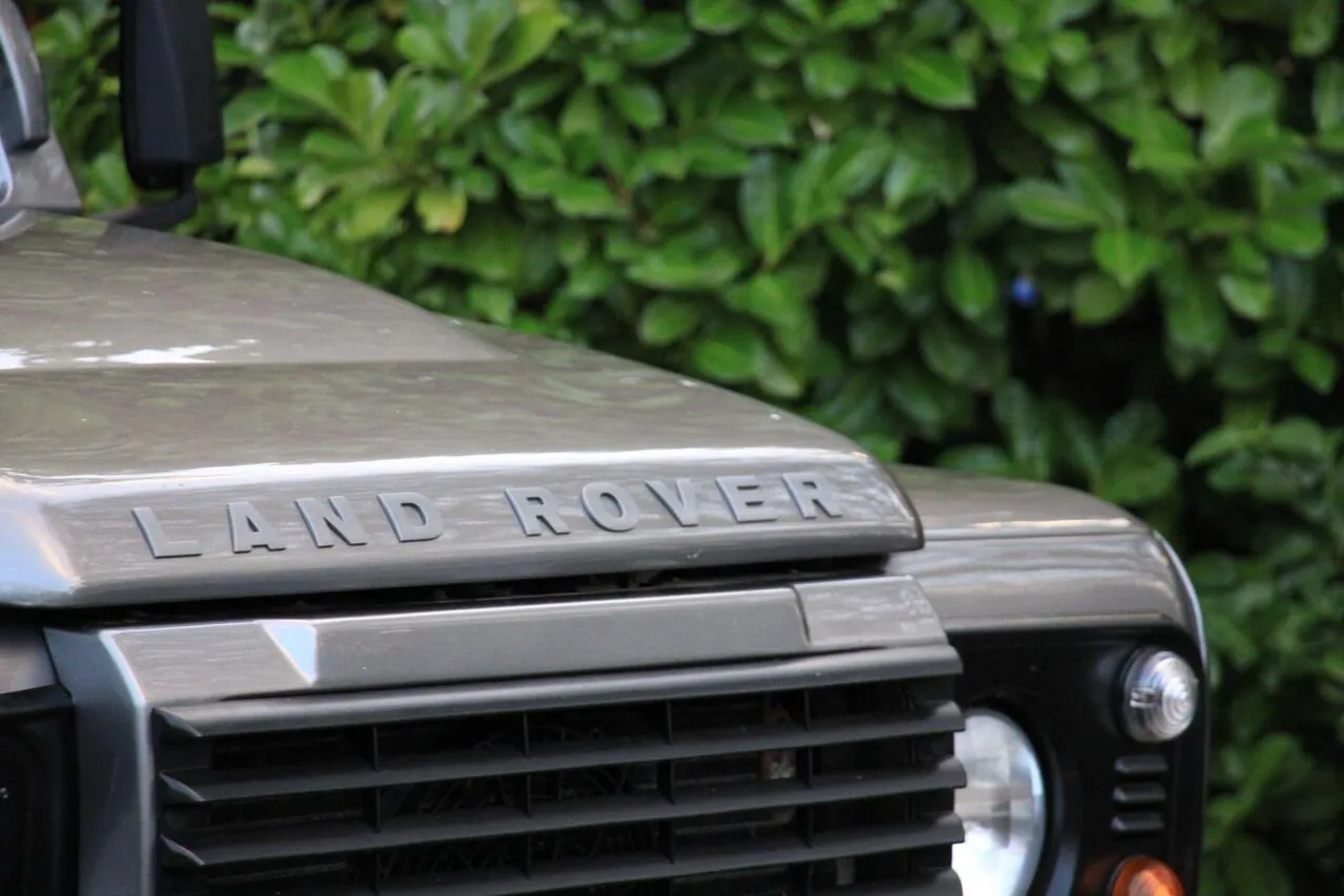 Land Rover Defender 90 2010 photo 2