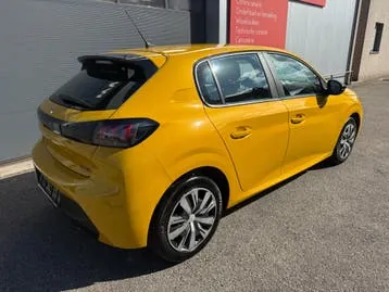 Peugeot 208 2023 photo 3