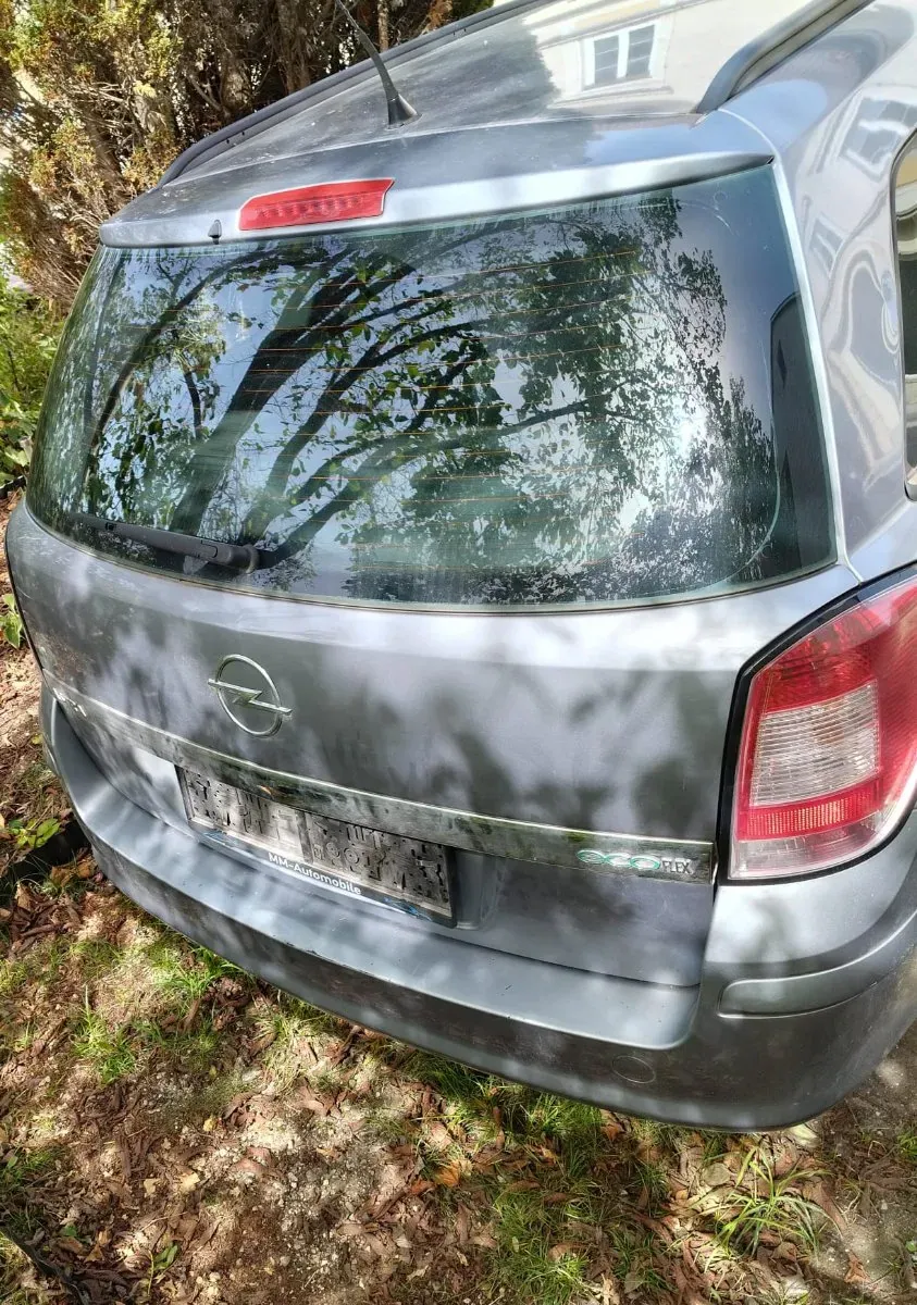 Opel Astra 2010 photo 3