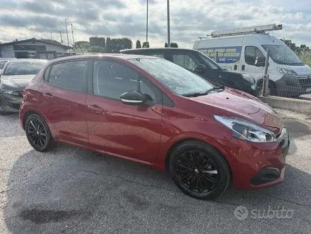 Peugeot 208 2018 photo 3