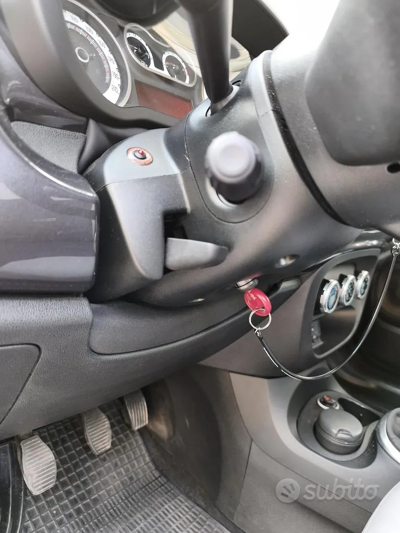 Fiat 500L 2013 photo 2