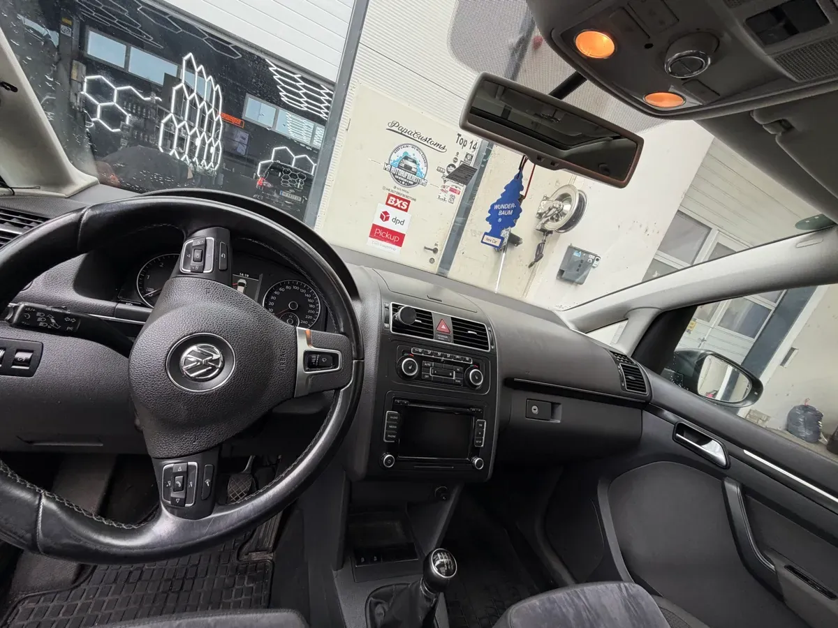 Volkswagen Touran 2010 photo 3
