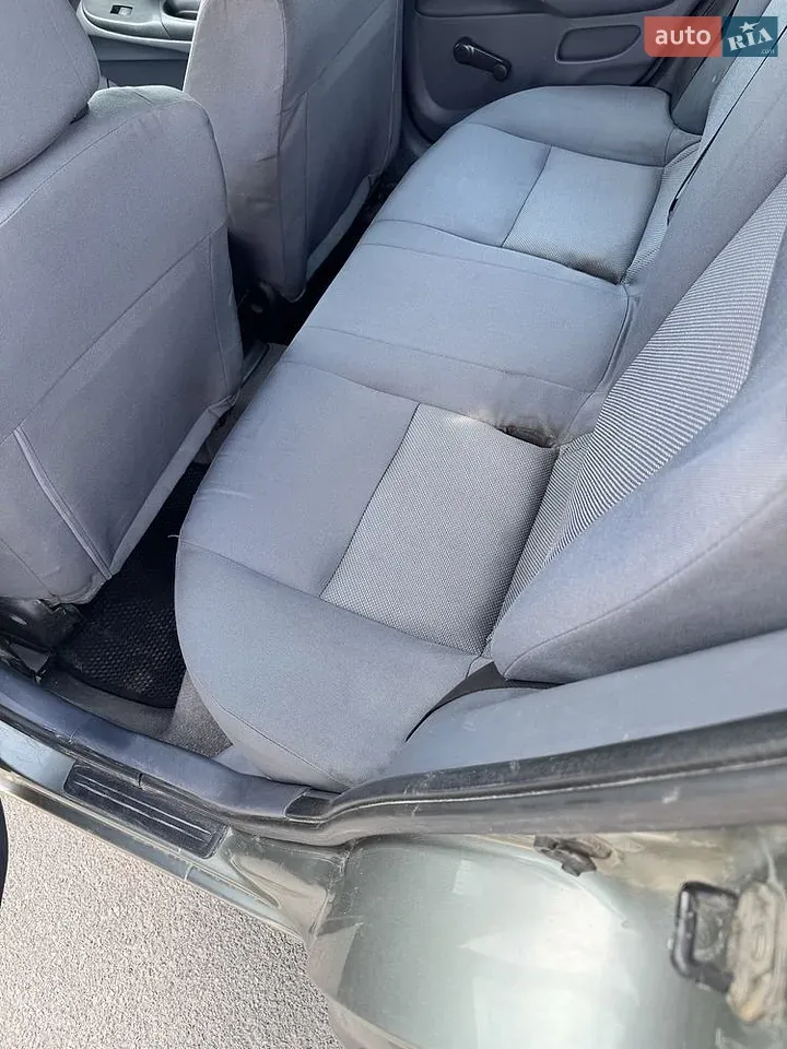 Nissan Almera 2005 photo 4