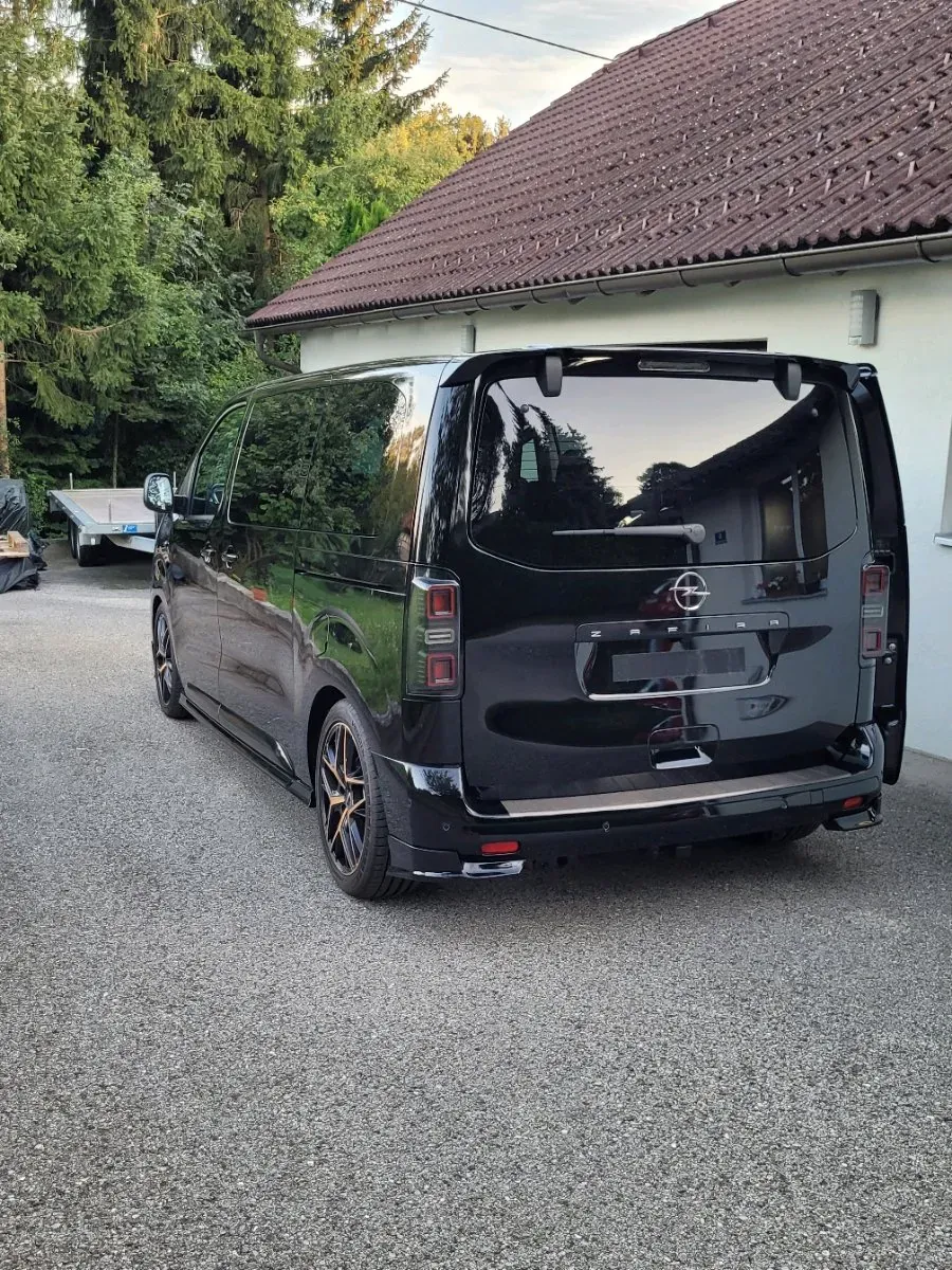 Opel Zafira 2025 photo 2