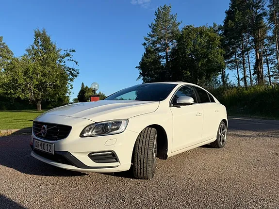 Volvo S60 2015 photo 2