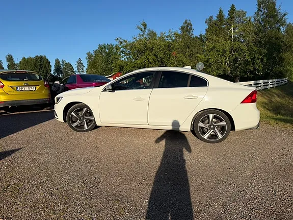 Volvo S60 2015 photo 3