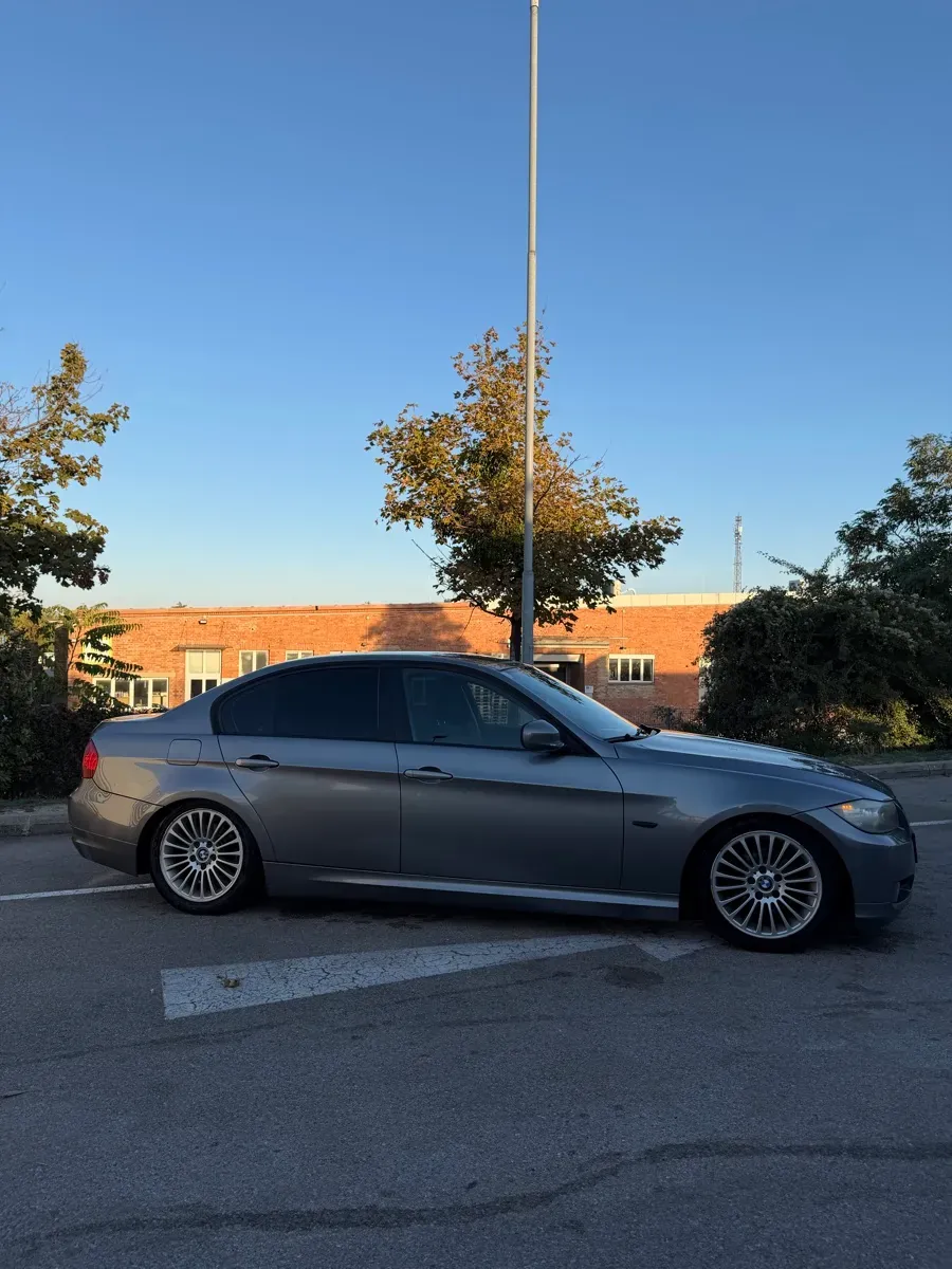 BMW 3 Series 2009 photo 3