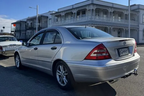 Mercedes-Benz C 180