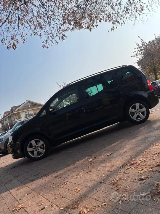 Volkswagen Touran 2005 photo 2