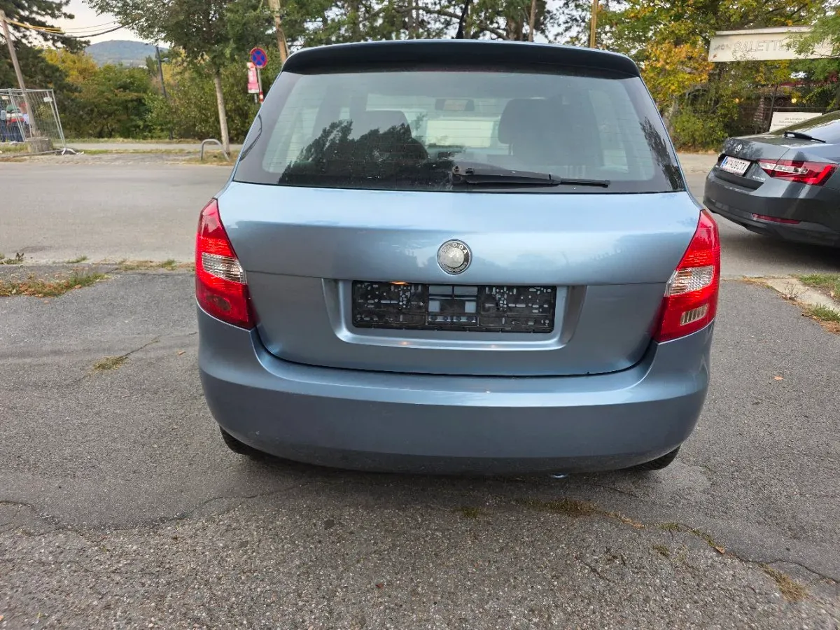 Skoda Fabia 2009 photo 3
