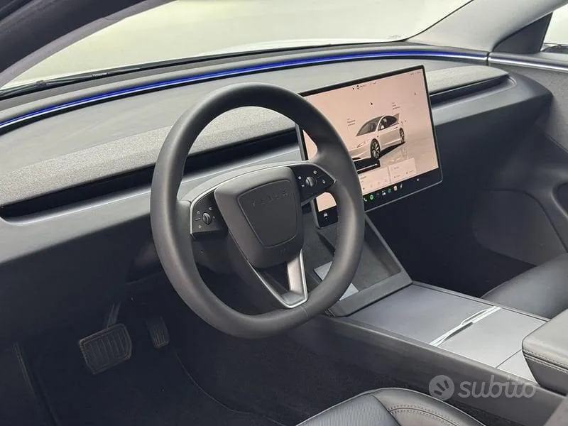 Tesla Model 3 2024 photo 3