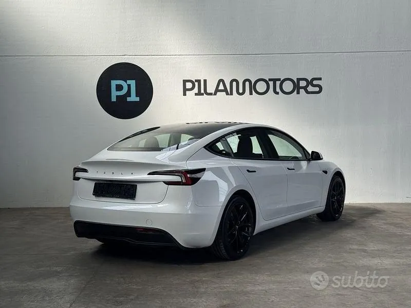Tesla Model 3 2024 photo 2