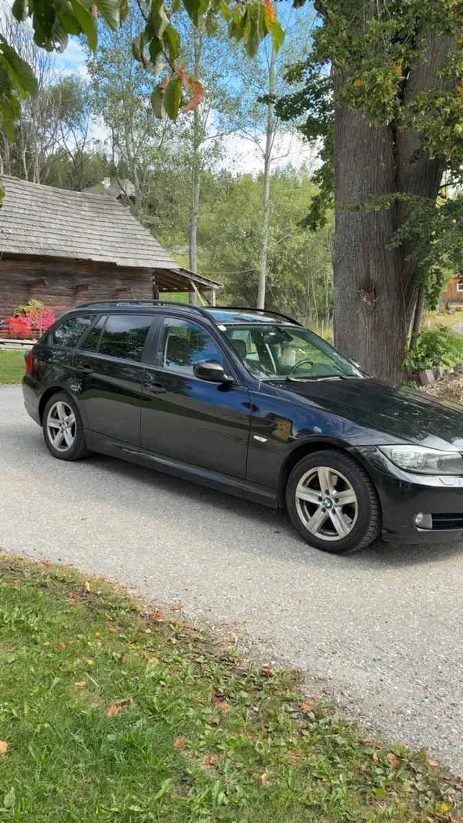 BMW 3 Series 2009 photo 2