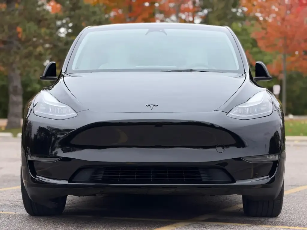 Tesla Model Y 2023 photo 2