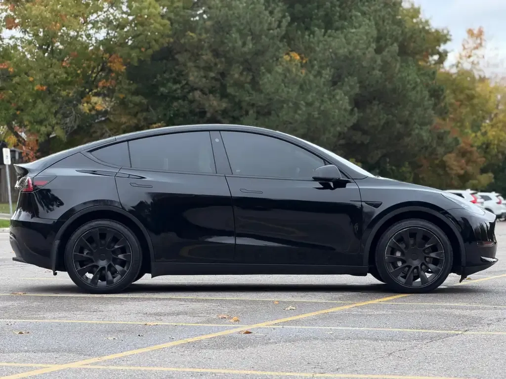 Tesla Model Y 2023 photo 4