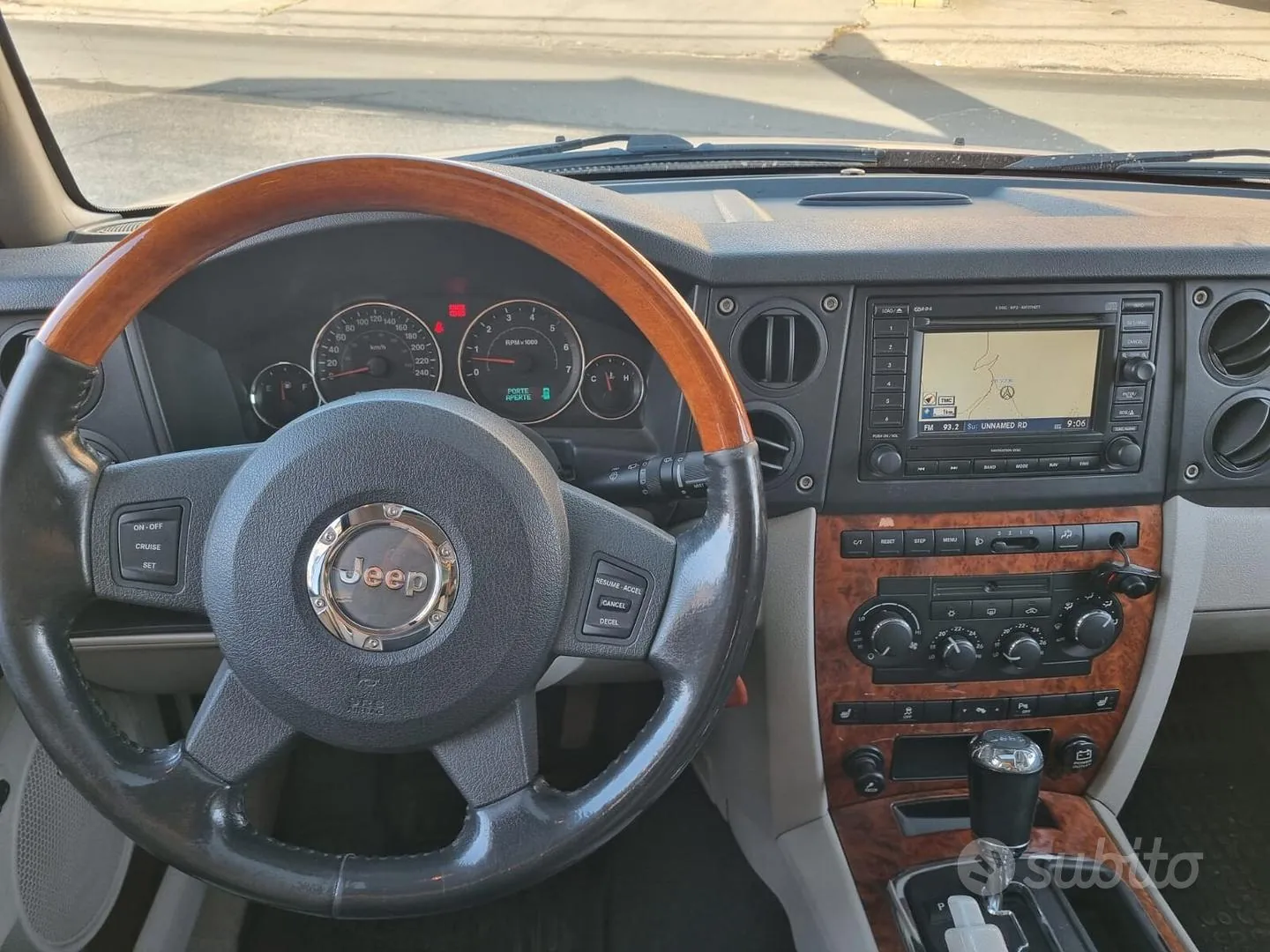 Jeep Commander 2008 photo 2