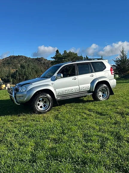 Toyota Land Cruiser 2005 photo 2