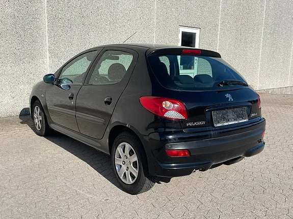 Peugeot 206 2012 photo 3