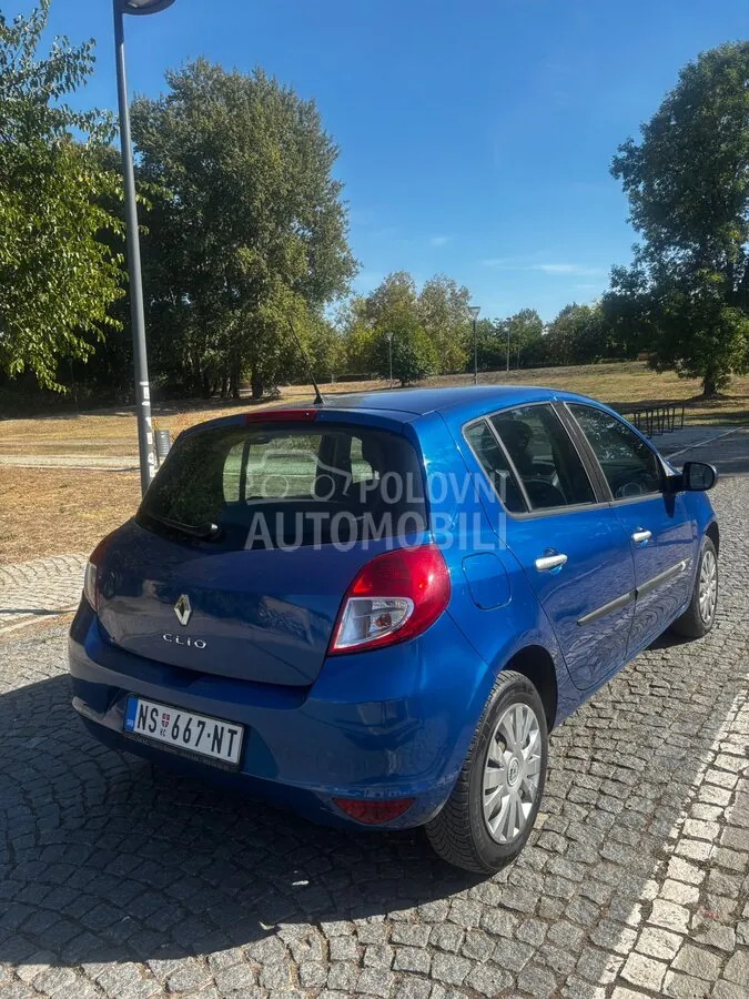 Renault Clio 2011 photo 5