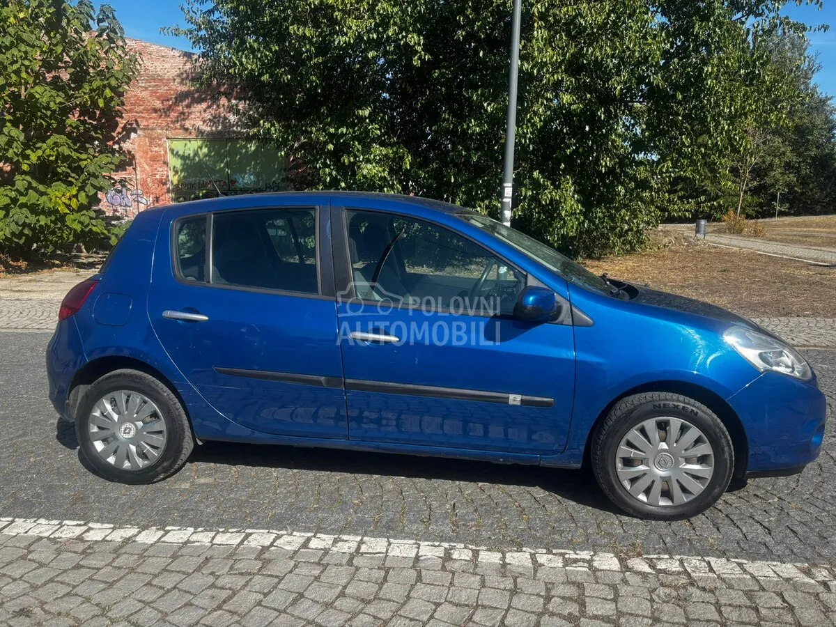 Renault Clio 2011 photo 3