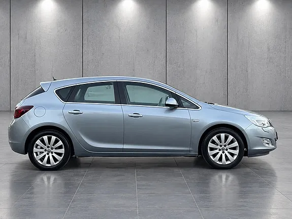 Opel Astra 2011 photo 5