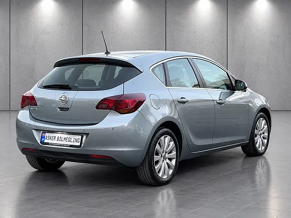 Opel Astra 2011 photo 4