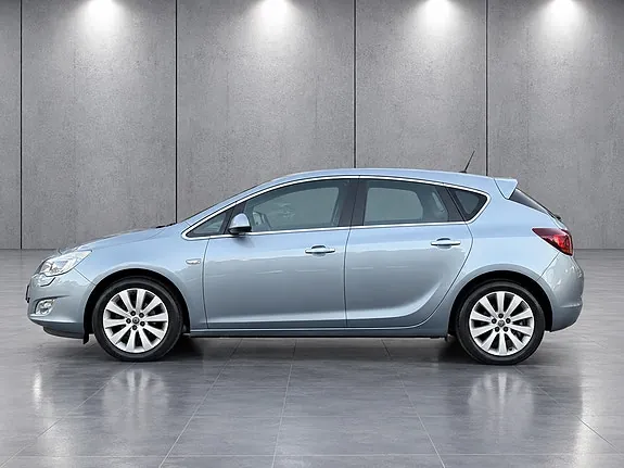 Opel Astra 2011 photo 2