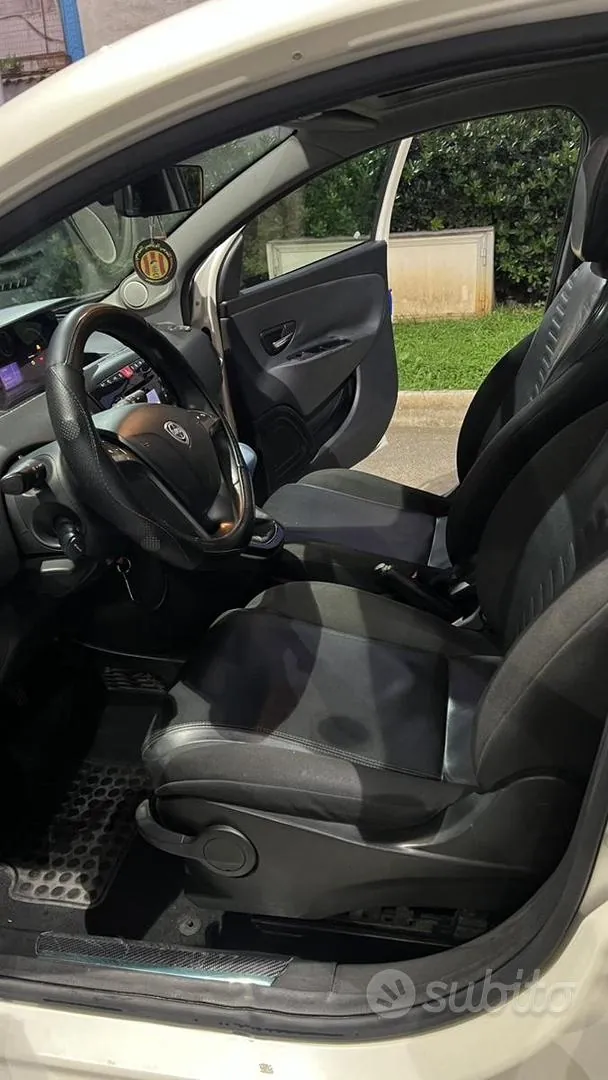 Lancia Ypsilon 2011 photo 3
