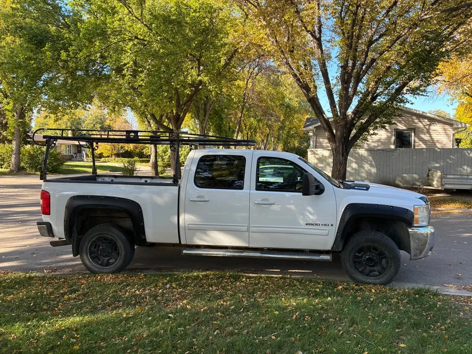 Chevrolet Silverado 2500 2009 photo 2